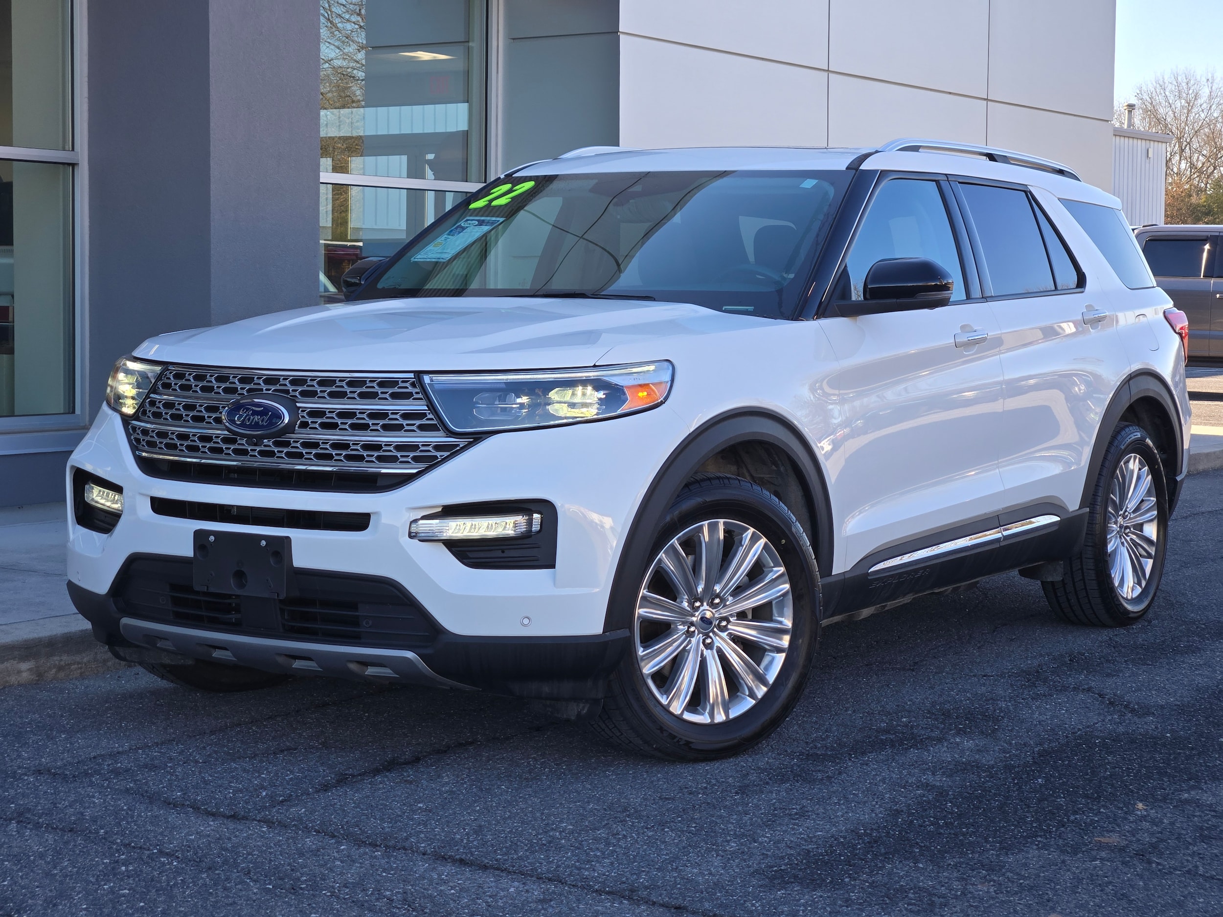 2022 Ford Explorer Limited's photo