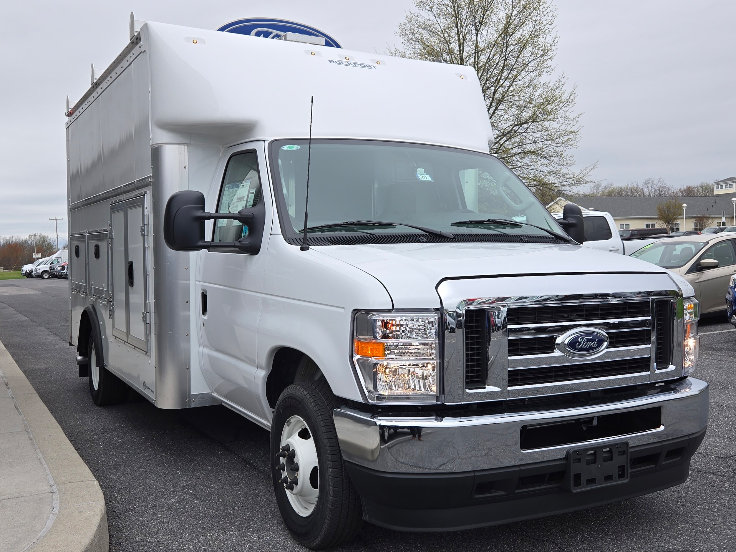 2025 Ford E-350 Base photo 4