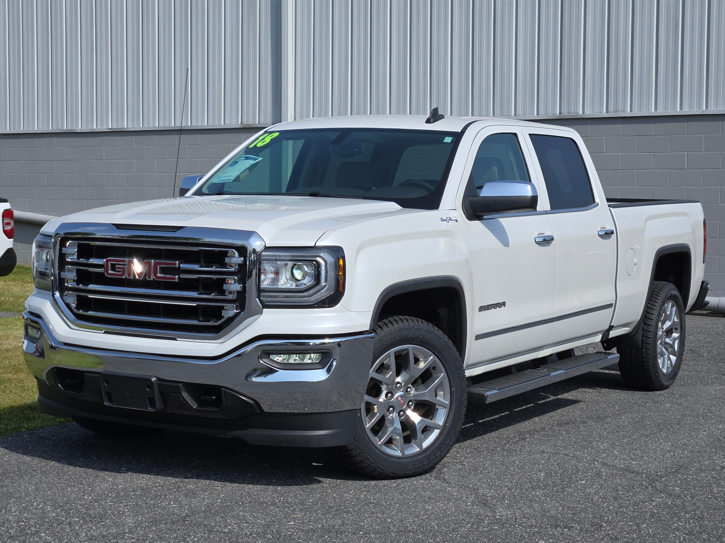 2018 GMC Sierra 4WD Crew Cab Short Box SLT's photo