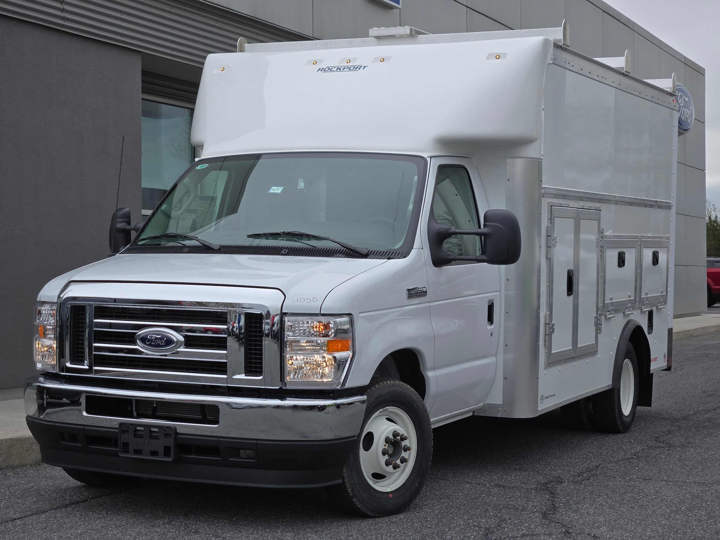 2025 Ford E-Series Cutaway Base's photo