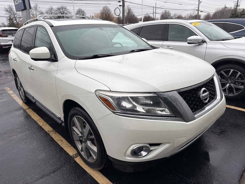 2015 Nissan Pathfinder Platinum's photo
