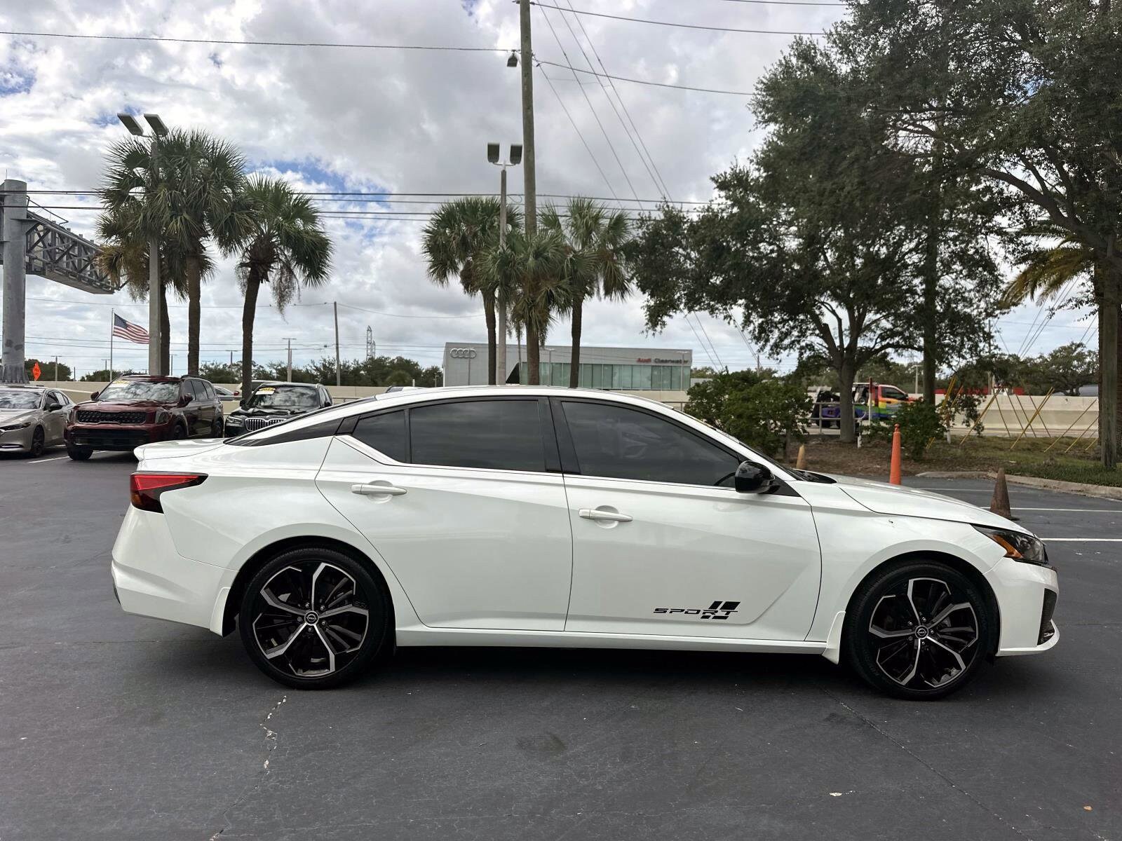 2023 Nissan Altima 2.5 SR photo 3