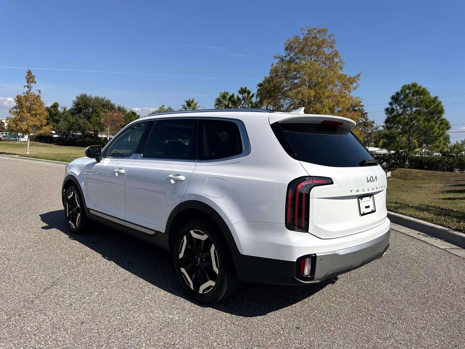 2023 Kia Telluride EX photo 3