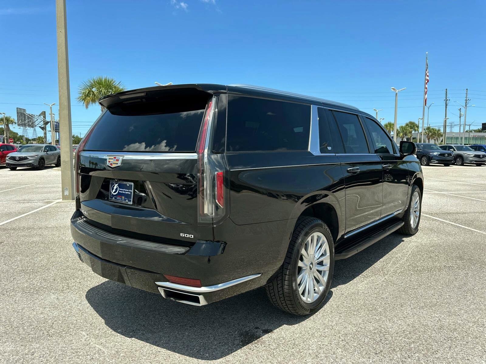 2022 Cadillac Escalade ESV Luxury photo 4