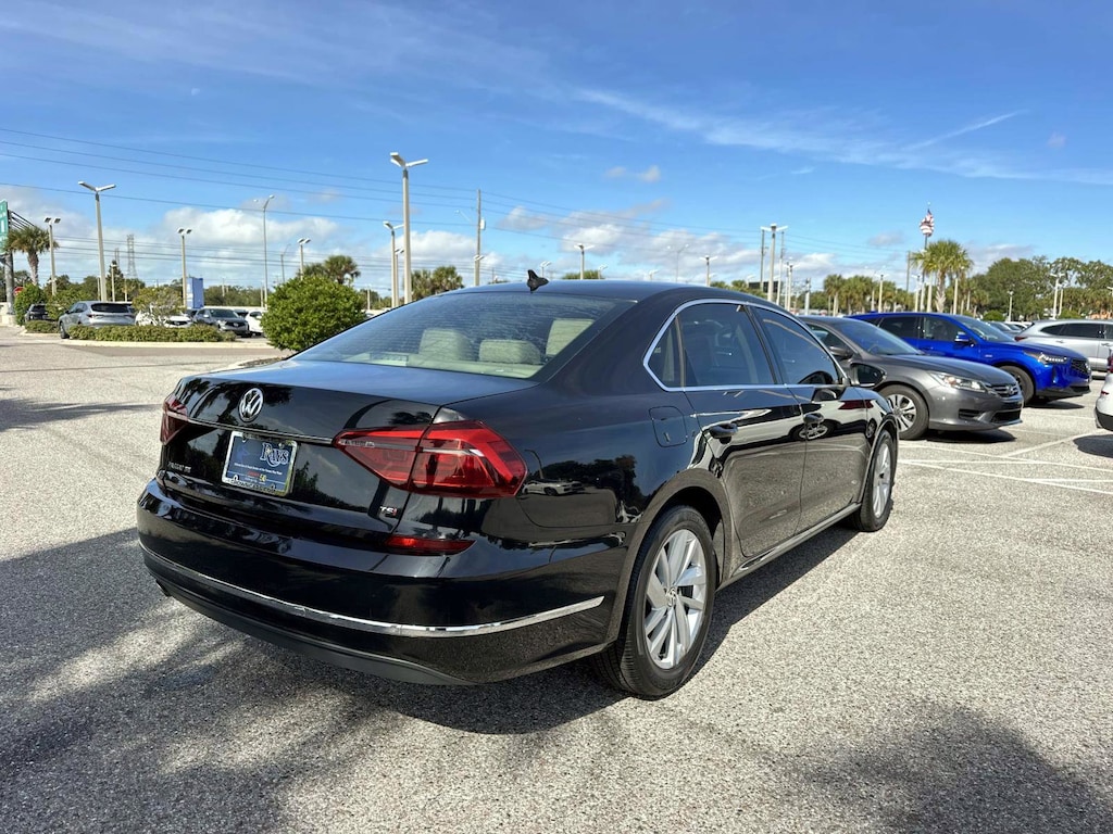 Used 2018 Volkswagen Passat 2.0T SE Sedan