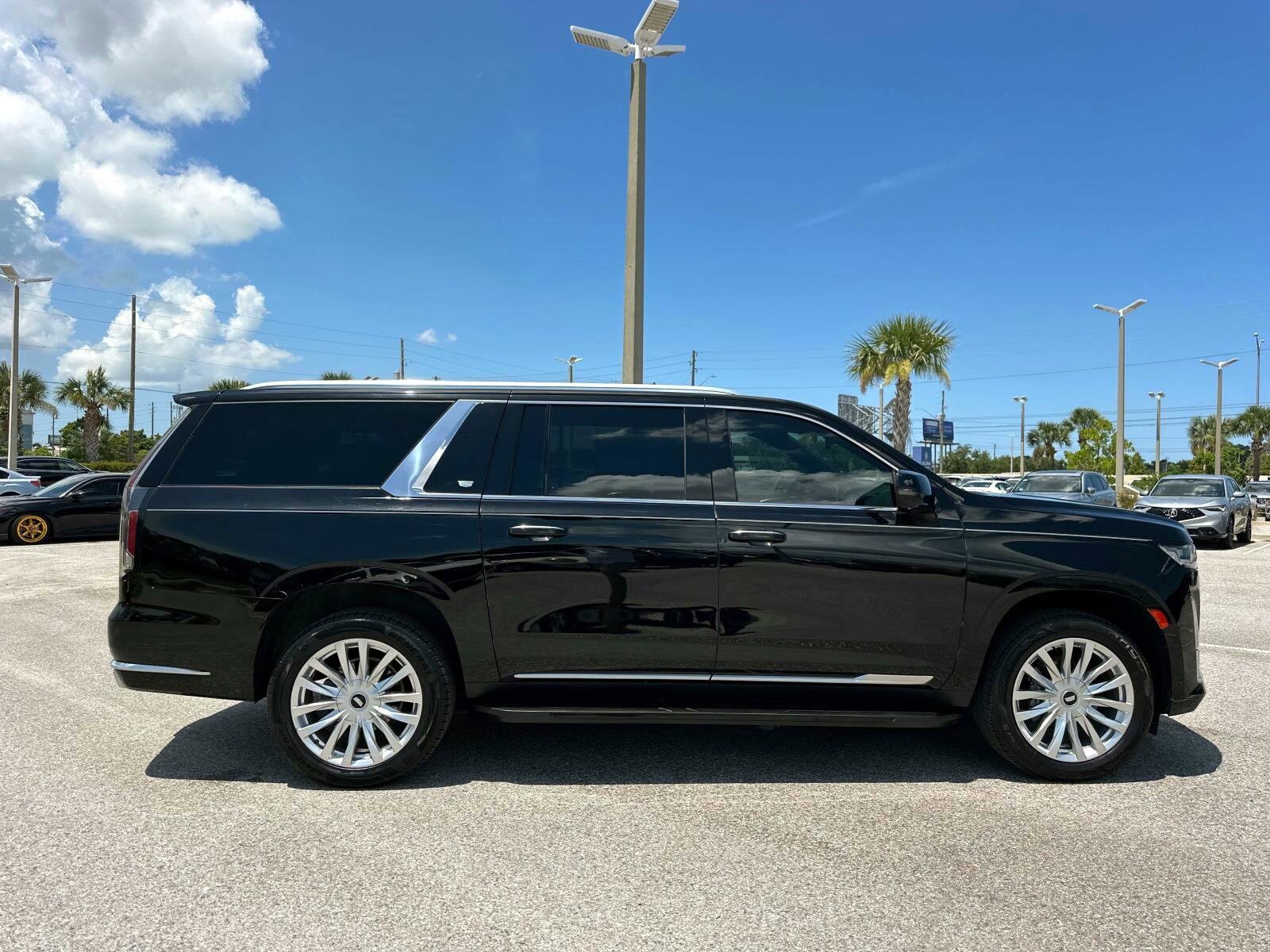 2022 Cadillac Escalade ESV Luxury photo 3