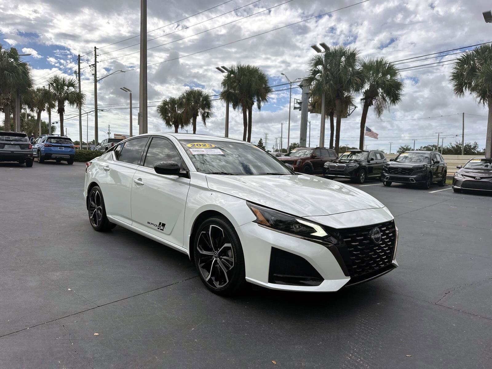 2023 Nissan Altima 2.5 SR photo 2