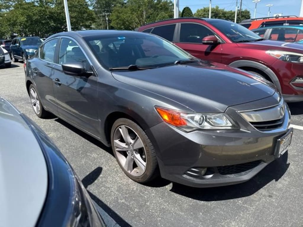 Used 2013 Acura ILX 2.0L w/Technology Package (A5) Sedan
