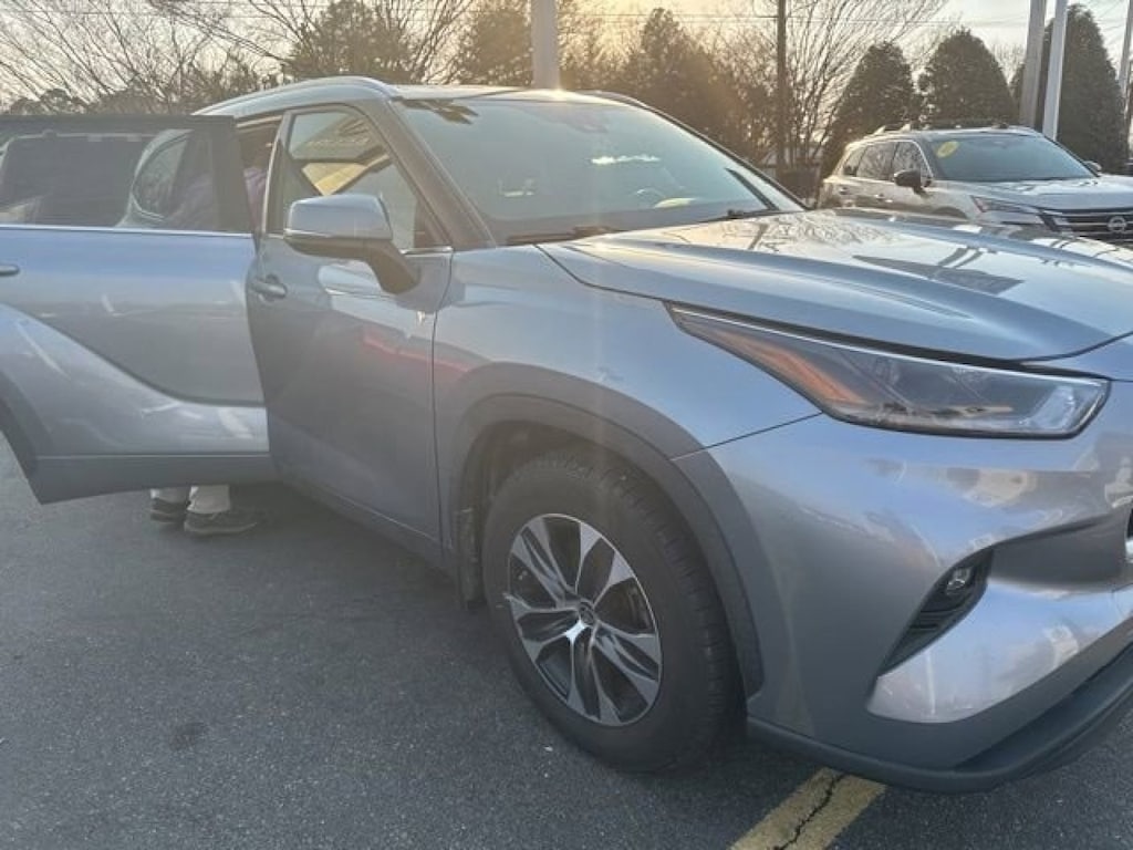 Used 2021 Toyota Highlander XLE SUV