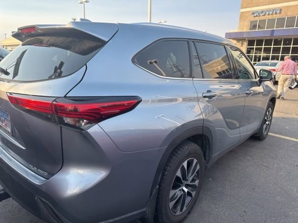 Used 2021 Toyota Highlander XLE SUV