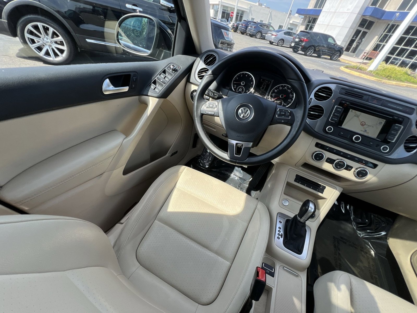 2014 Volkswagen Tiguan SEL photo 4