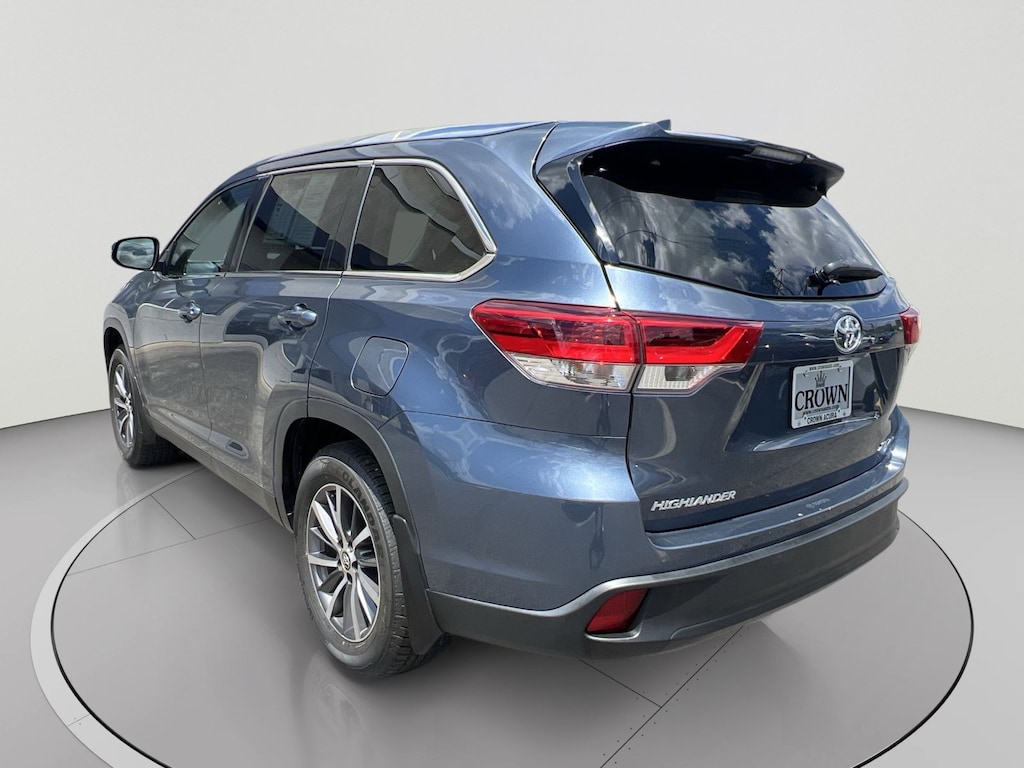 Used 2019 Toyota Highlander SE V6 SUV