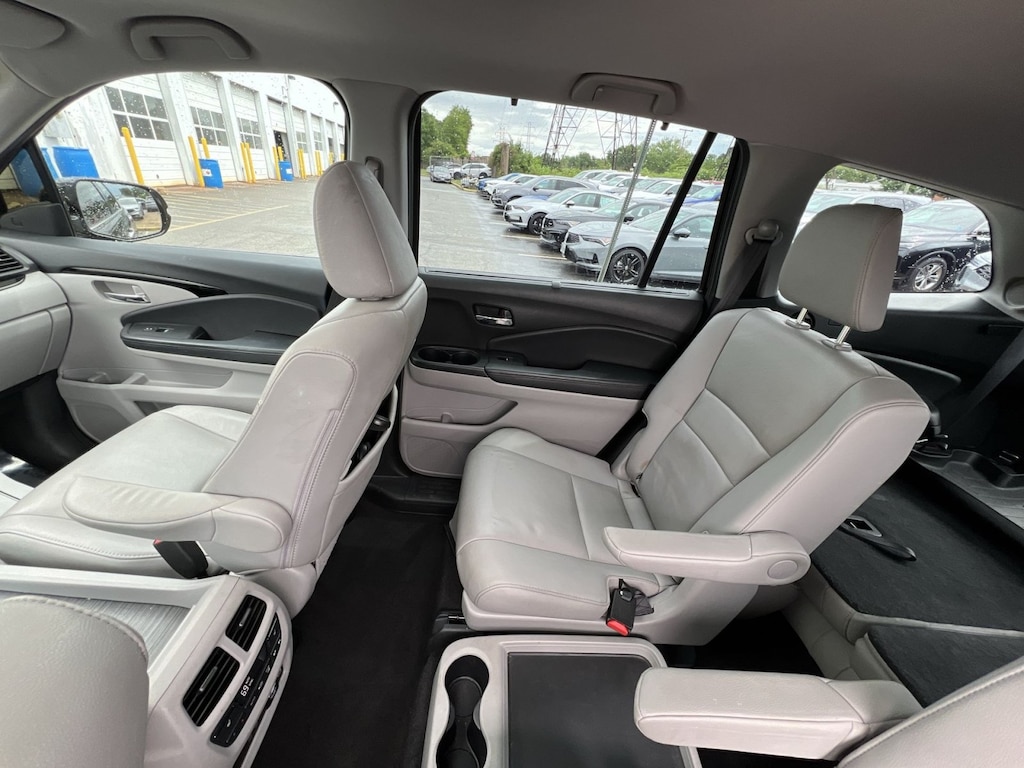 Used 2019 Honda Pilot Touring 7-Passenger AWD SUV