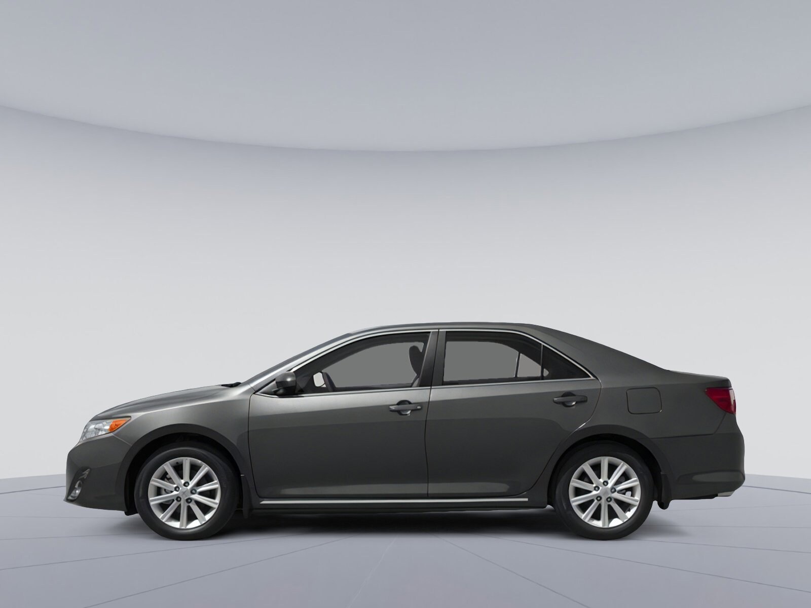 2013 Toyota Camry XLE photo 2