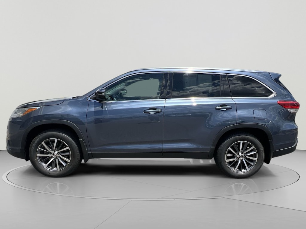 Used 2019 Toyota Highlander SE V6 SUV