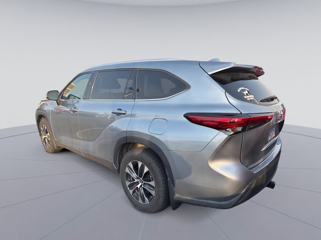 Used 2021 Toyota Highlander XLE SUV