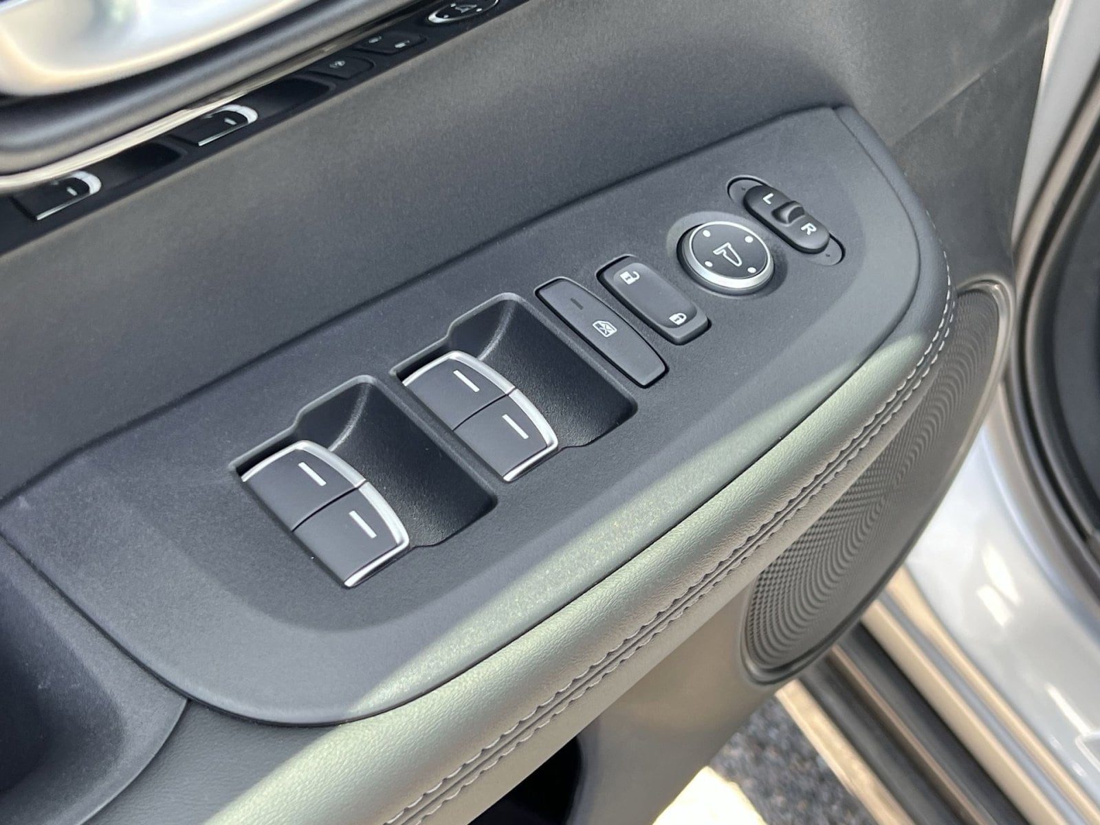 2025 Acura ADX Base - Photo 12