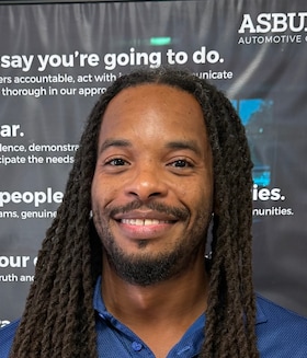 Staff member Darris Johnson from ID_4df0e5b206a1