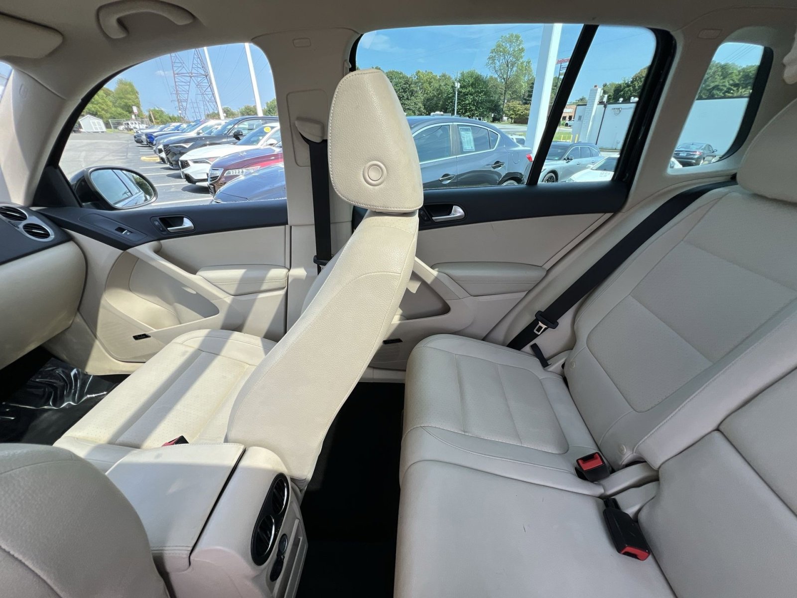 2014 Volkswagen Tiguan SEL photo 3