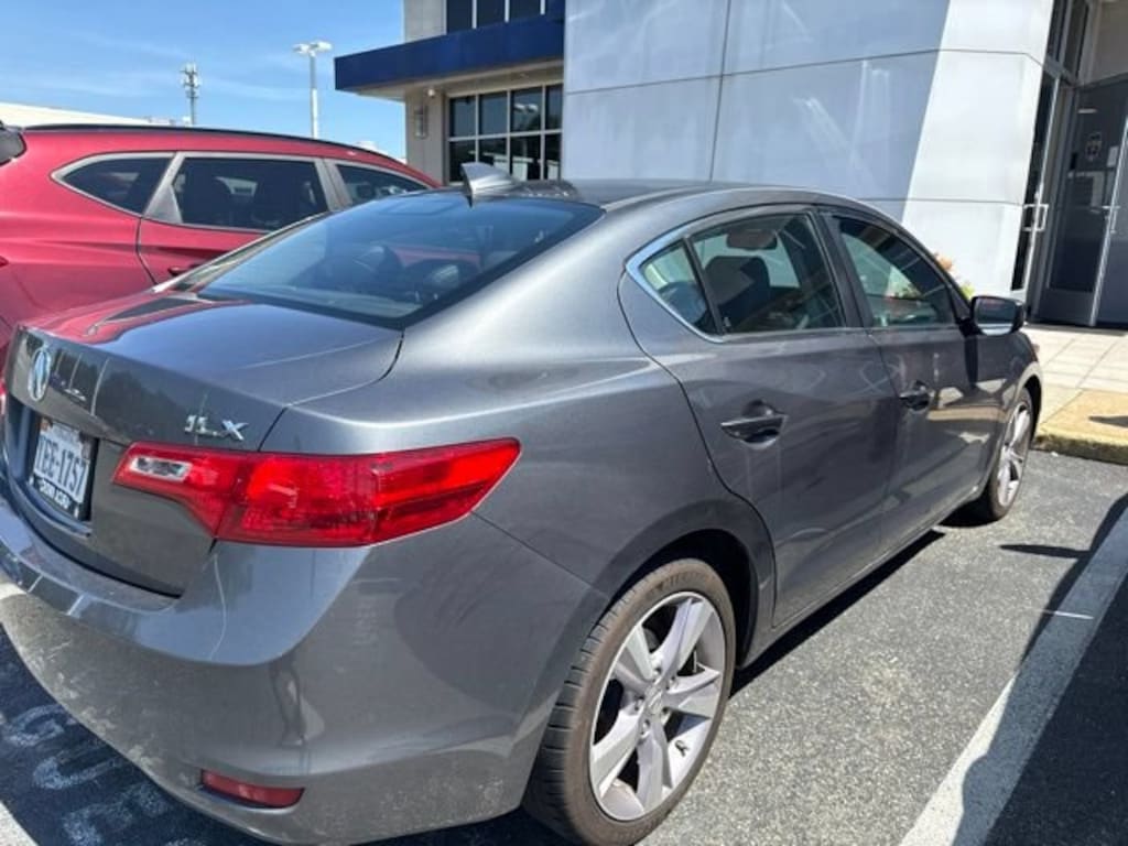 Used 2013 Acura ILX 2.0L w/Technology Package (A5) Sedan