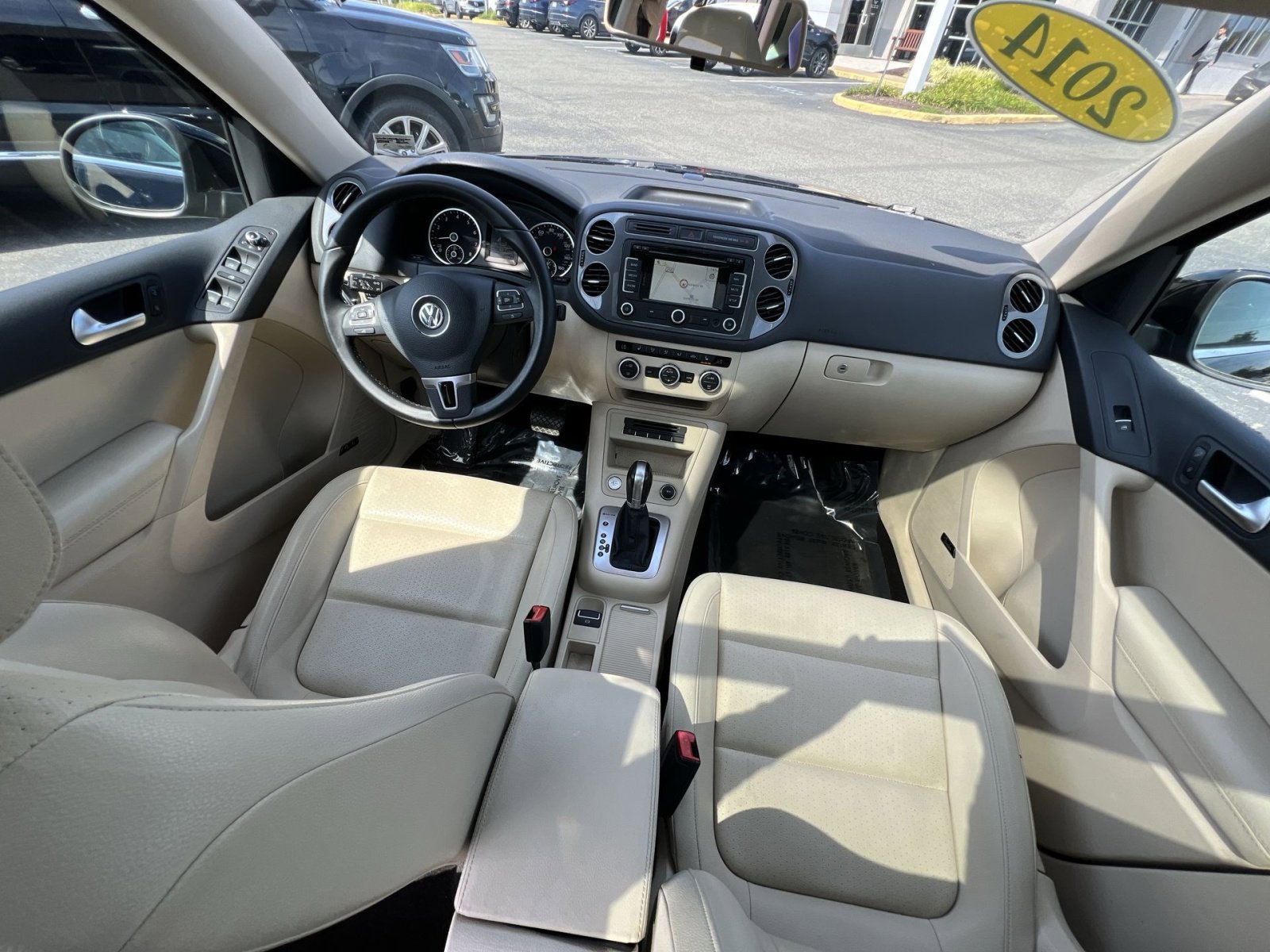 2014 Volkswagen Tiguan SEL photo 2
