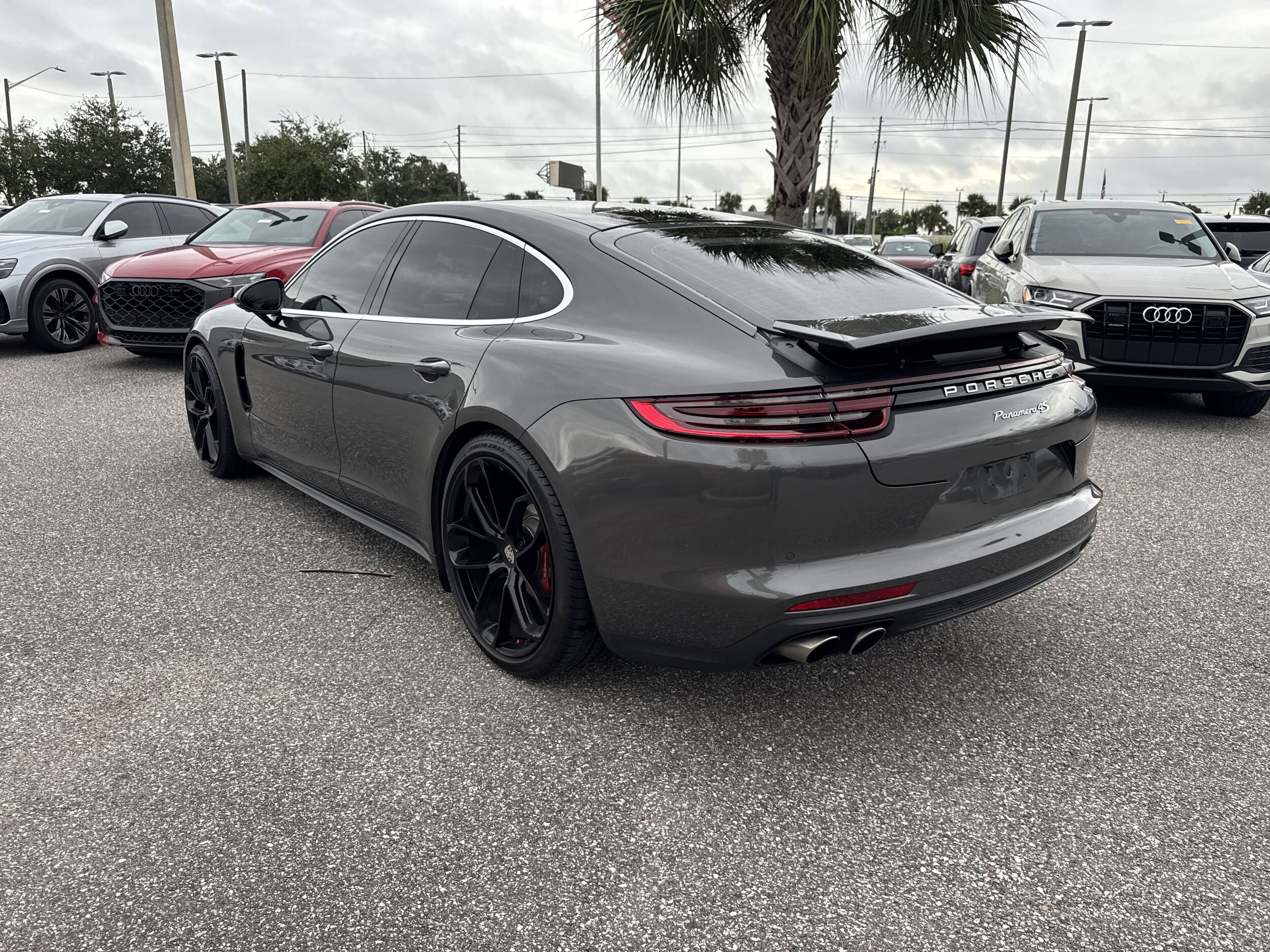 2018 Porsche Panamera 4S photo 3