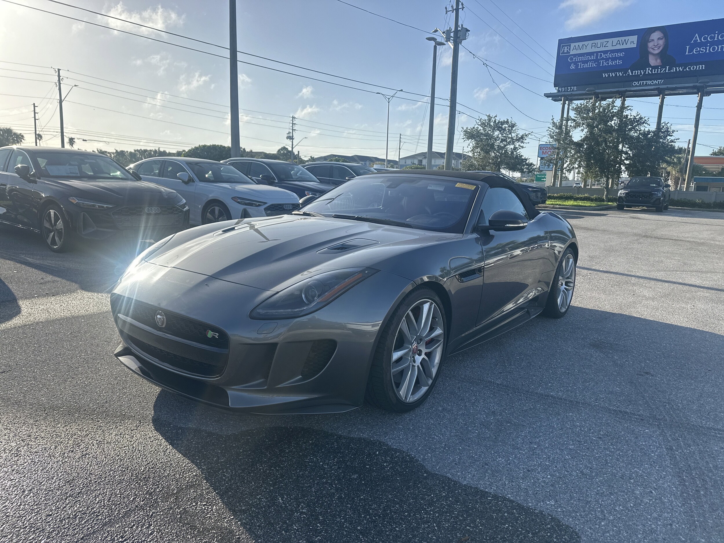 2017 Jaguar F-TYPE R photo 2