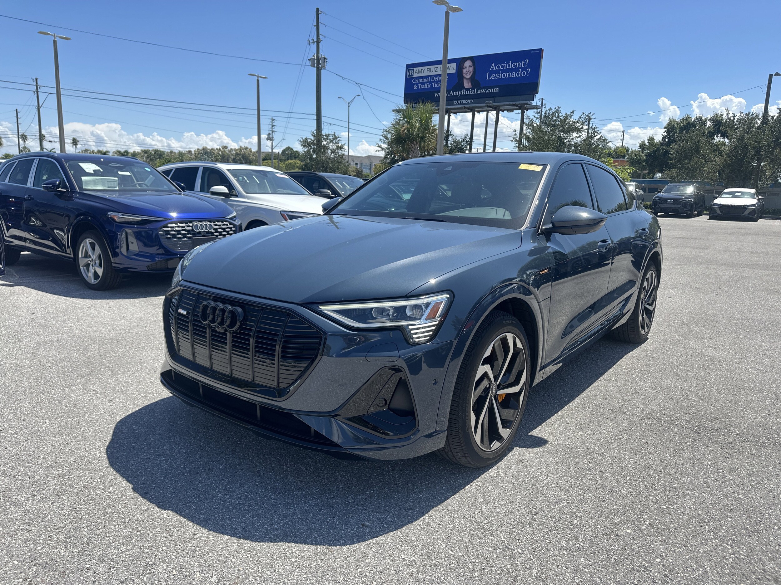 2023 Audi e-tron Sportback S line Premium Plus photo 2