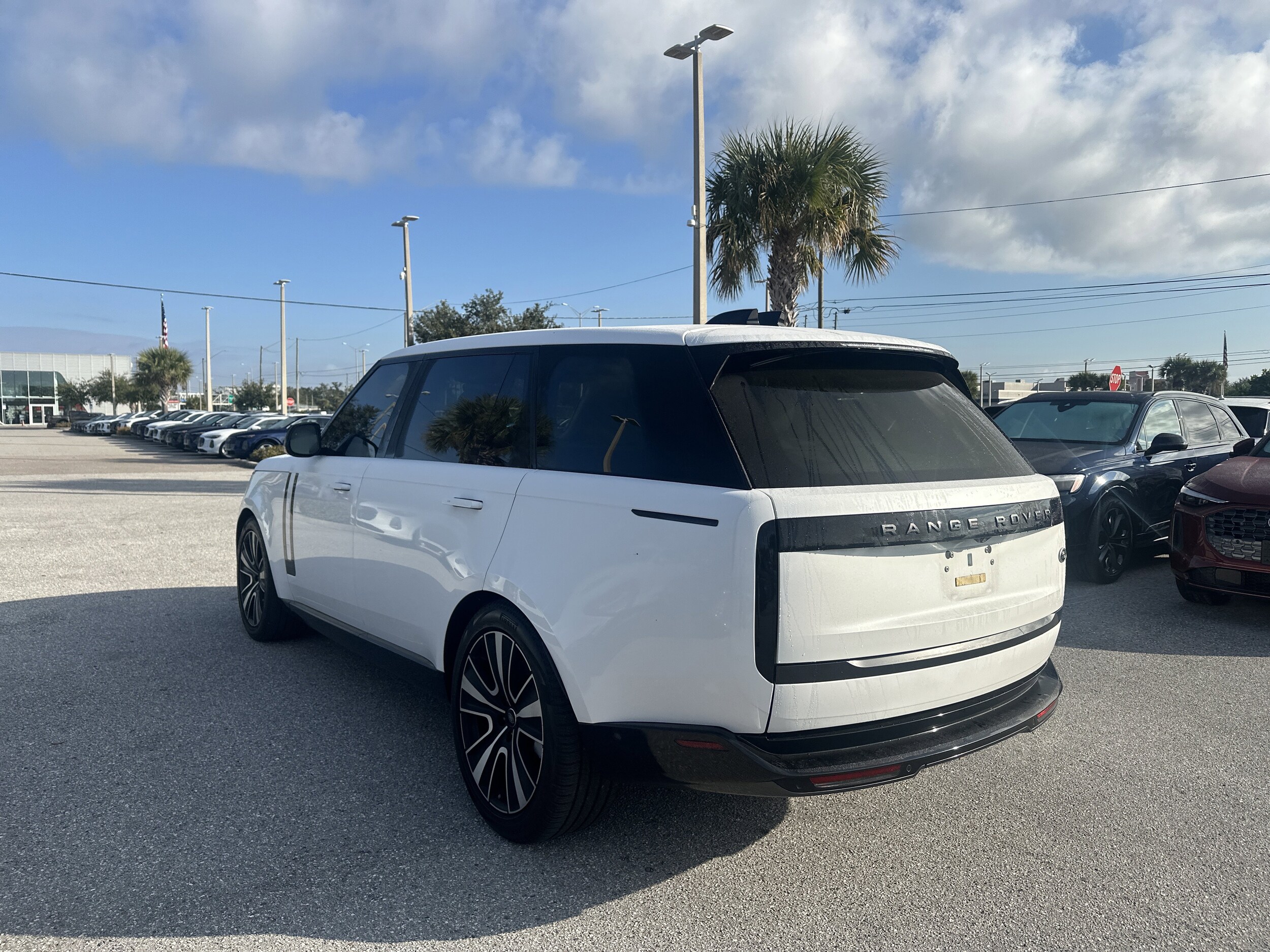 2023 Land Rover Range Rover SE photo 2