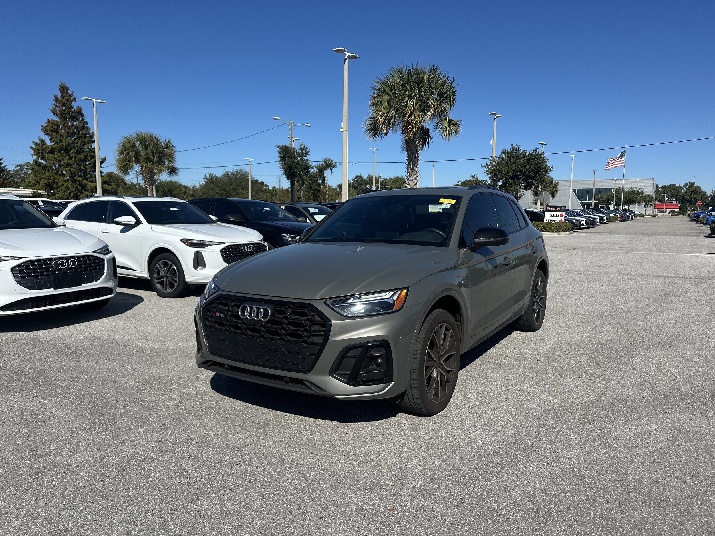 2023 Audi SQ5 Premium Plus photo 2