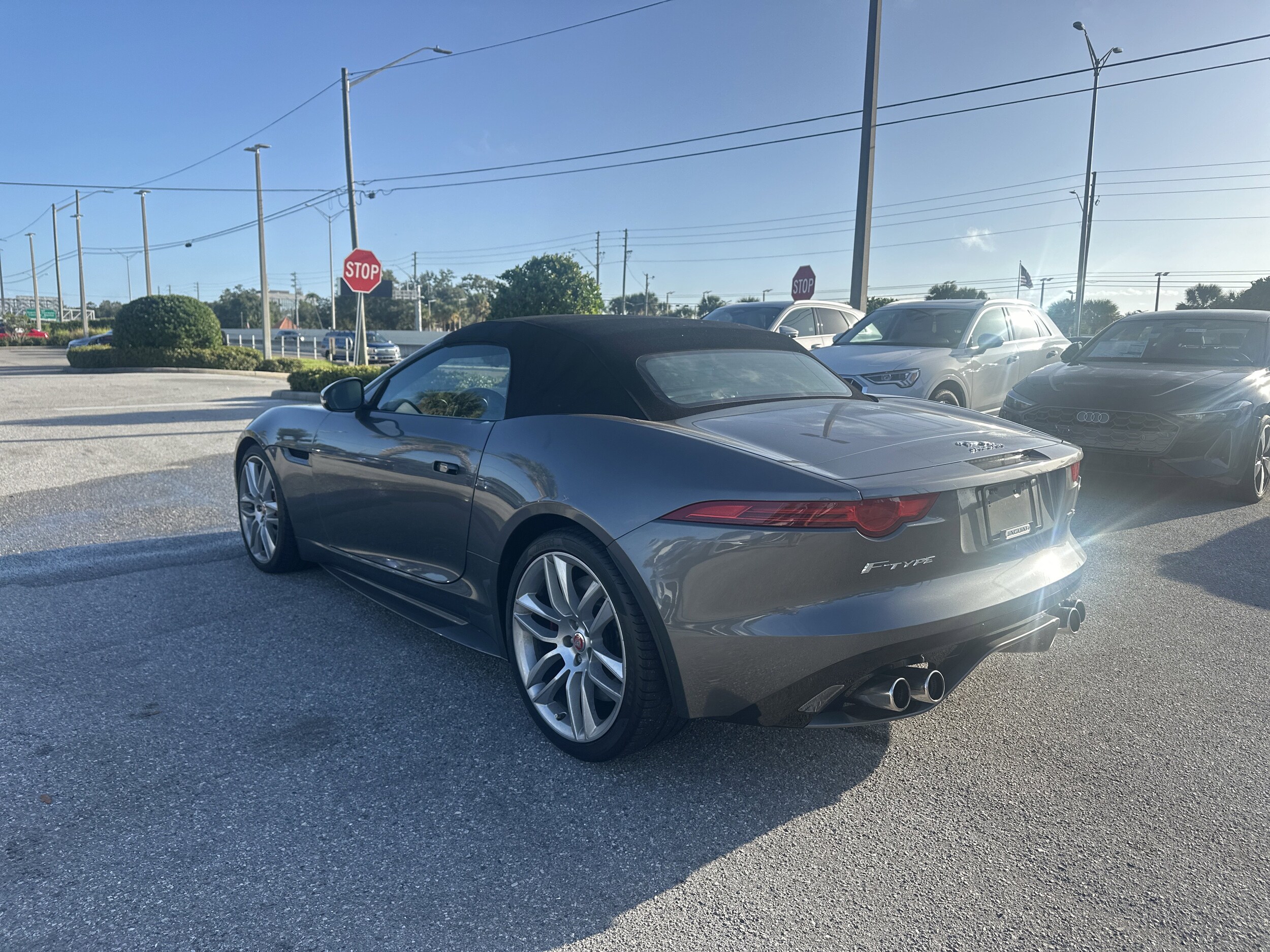 2017 Jaguar F-TYPE R photo 3