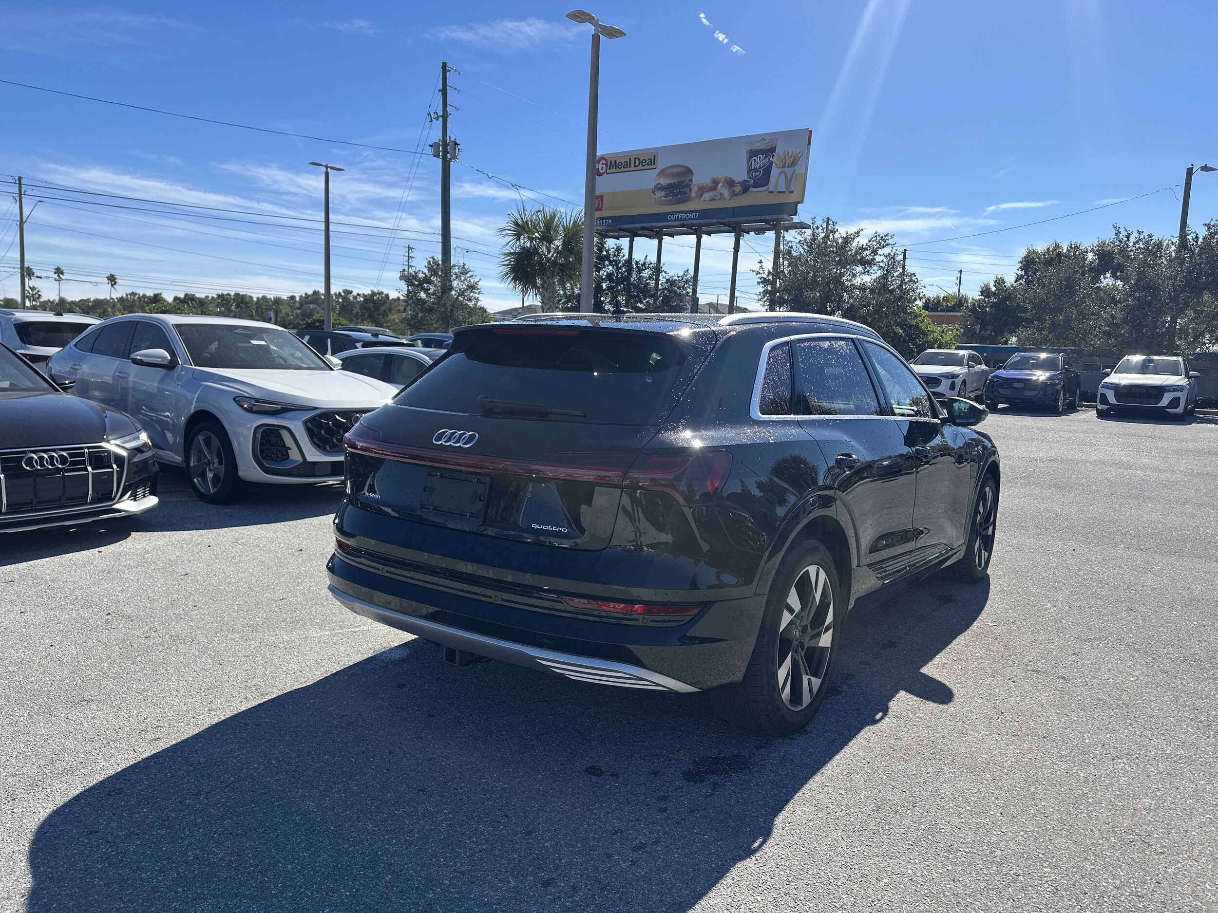 2023 Audi e-tron Premium Plus photo 3