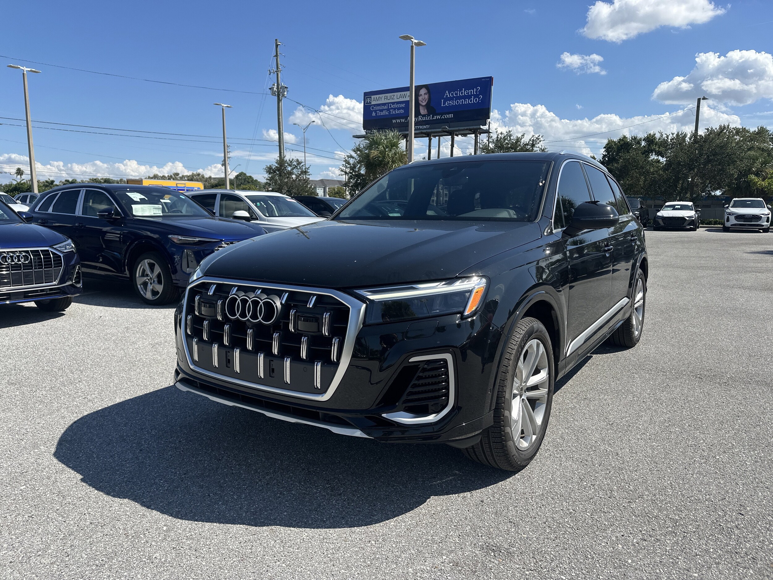 2025 Audi Q7 Premium Plus photo 2