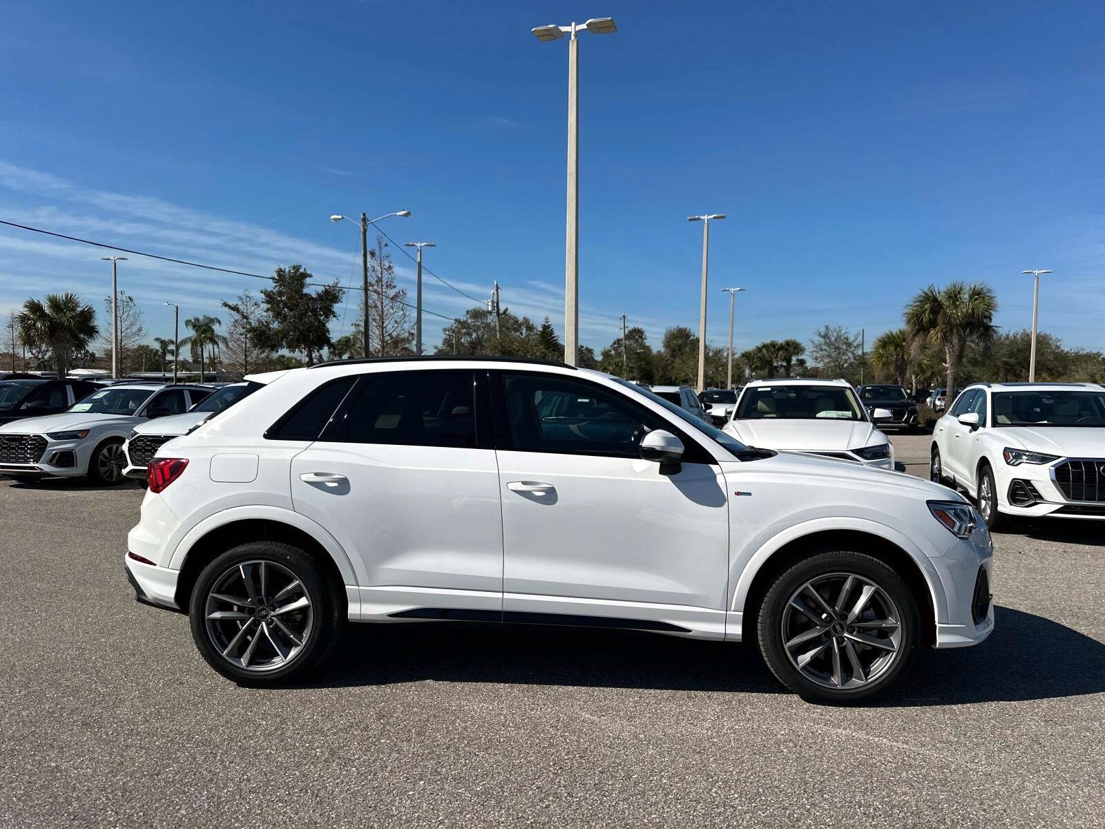 2025 Audi Q3 45 TFSI S line Premium photo 3