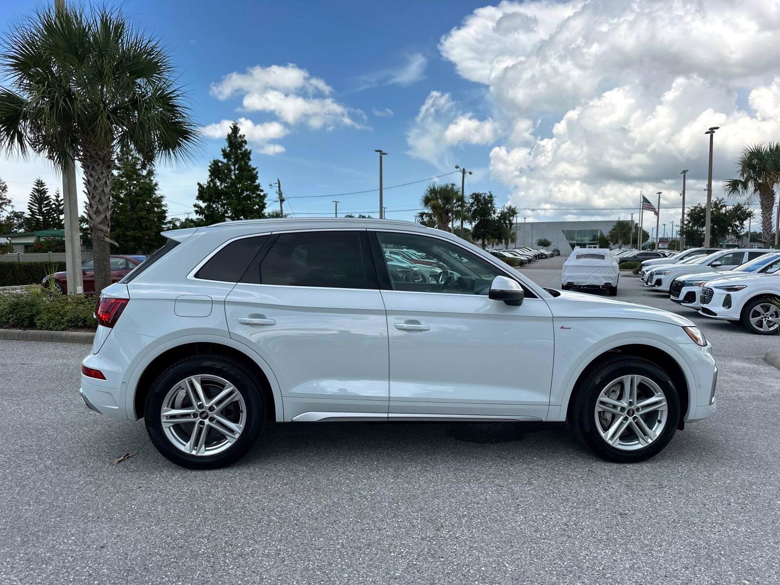 2021 Audi Q5 Prestige 55 TFSI e Premium photo 3