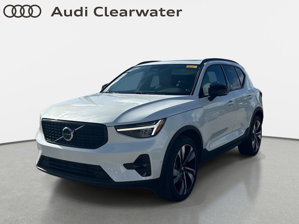 Used 2023 Volvo XC40 Plus Dark Theme B5 AWD Plus Dark Theme