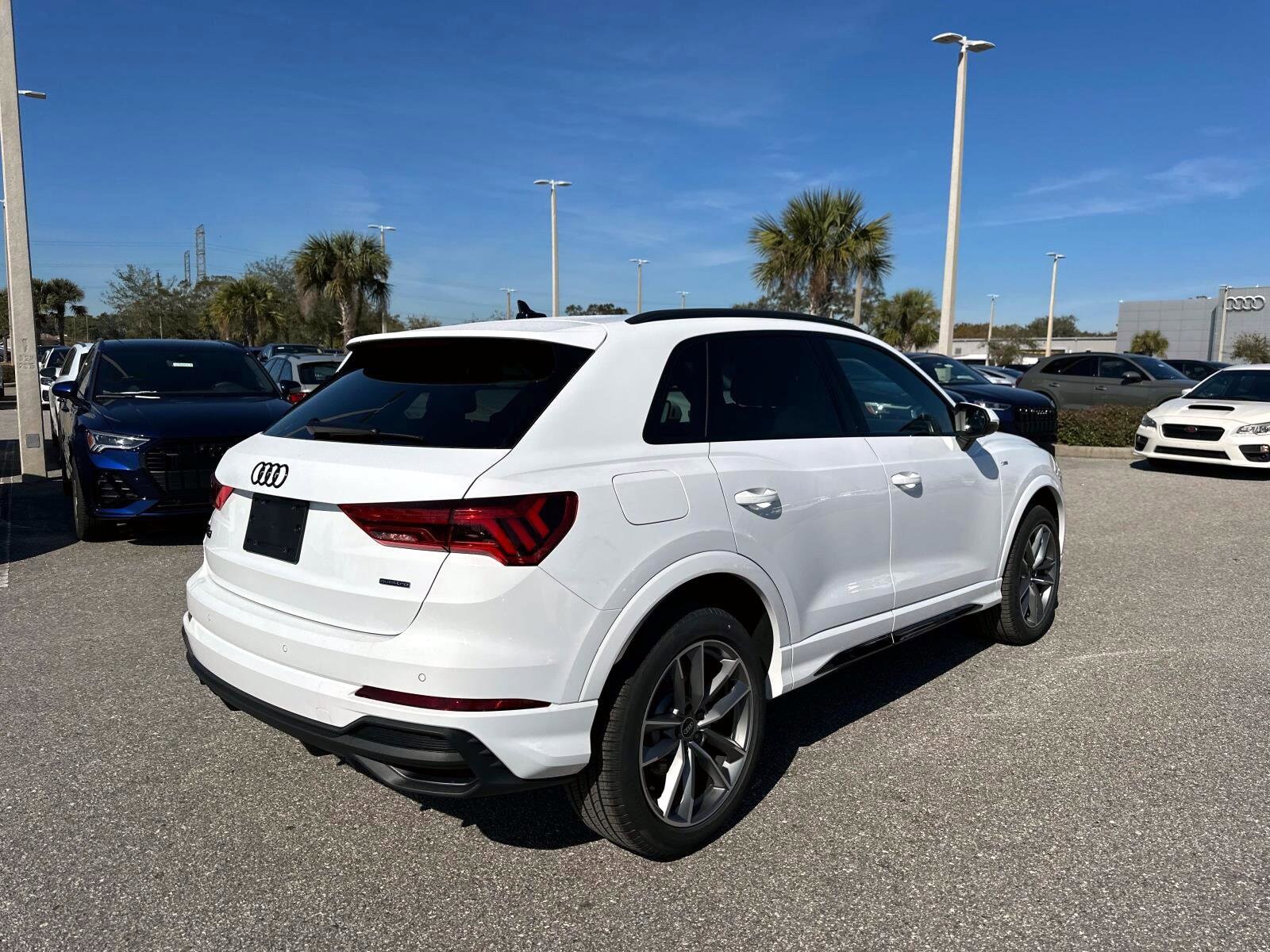 2025 Audi Q3 45 TFSI S line Premium photo 4