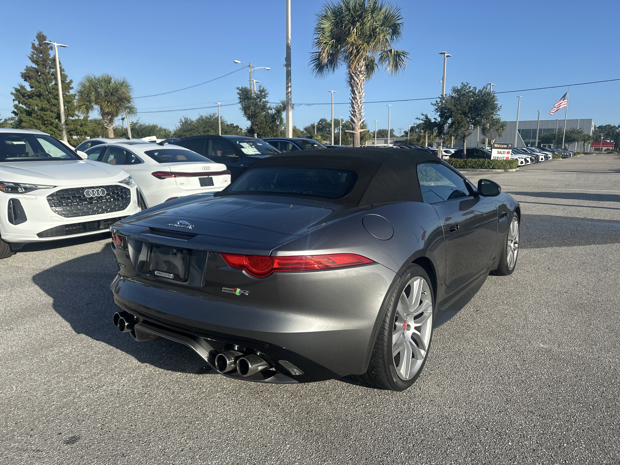 2017 Jaguar F-TYPE R photo 4