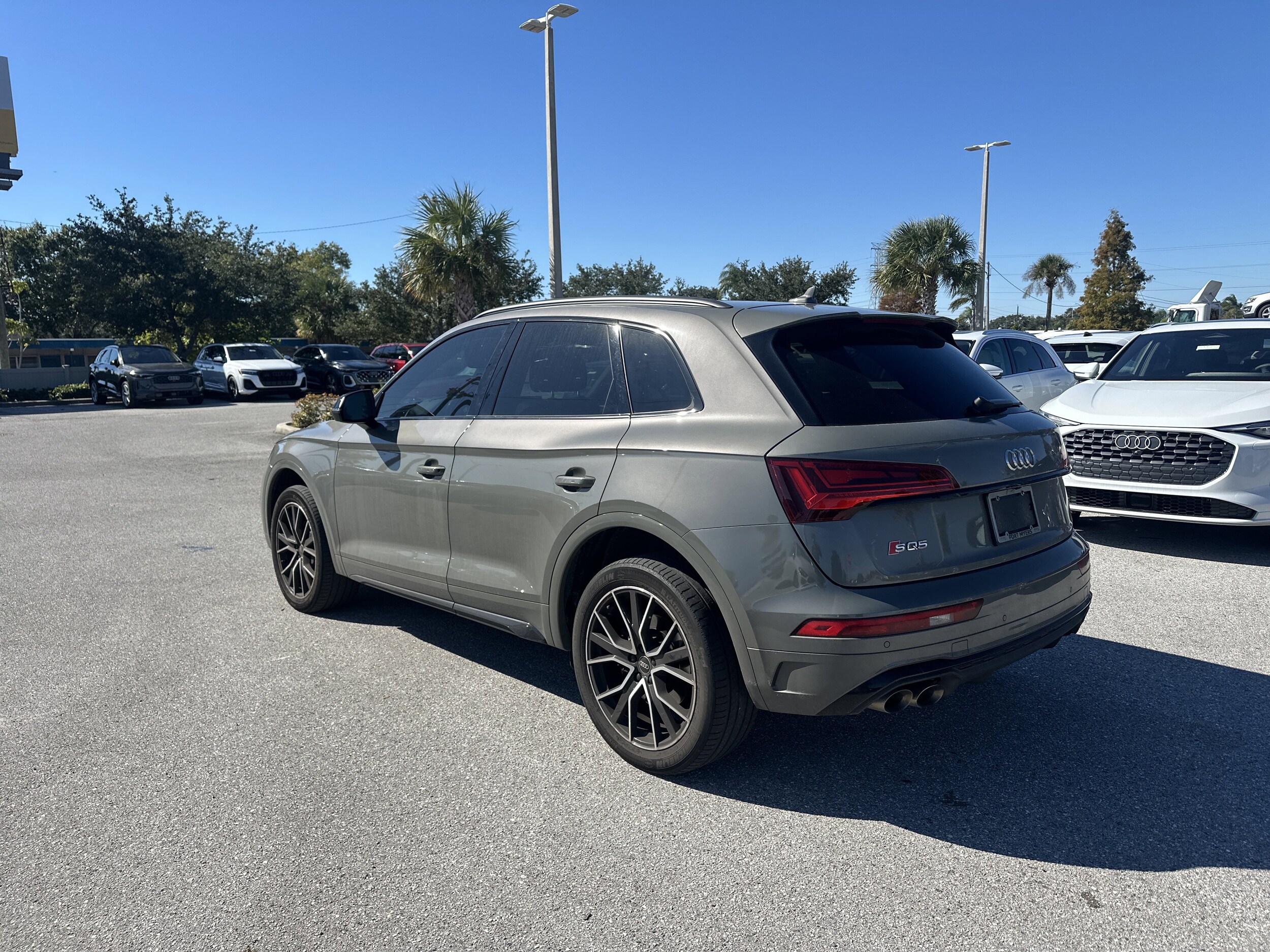 2023 Audi SQ5 Premium Plus photo 2