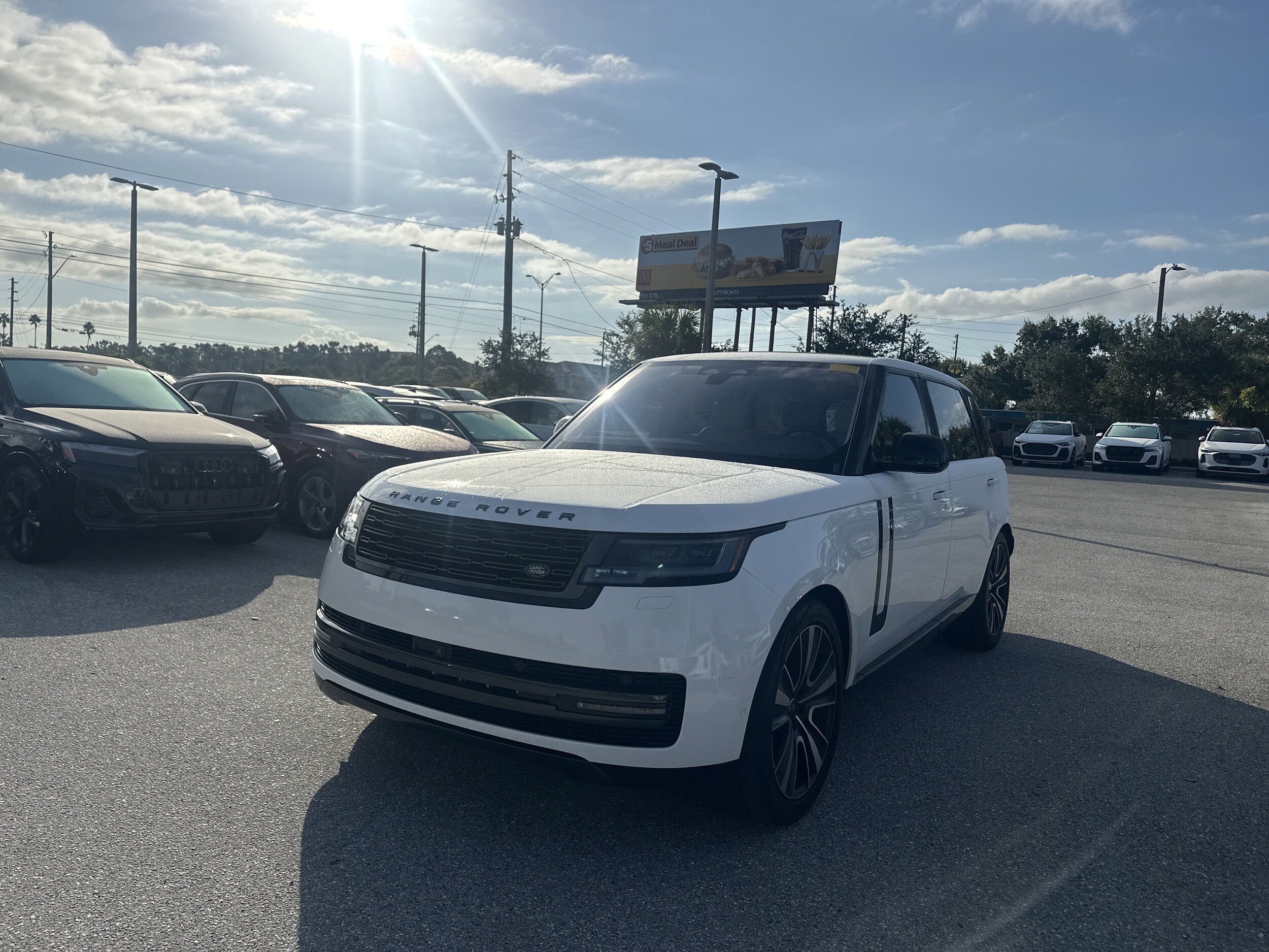 2023 Land Rover Range Rover SE photo 2