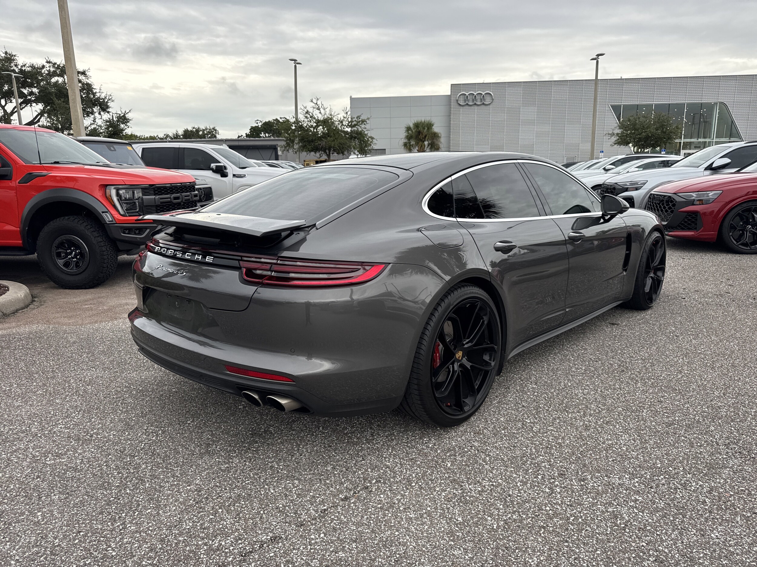 2018 Porsche Panamera 4S photo 4
