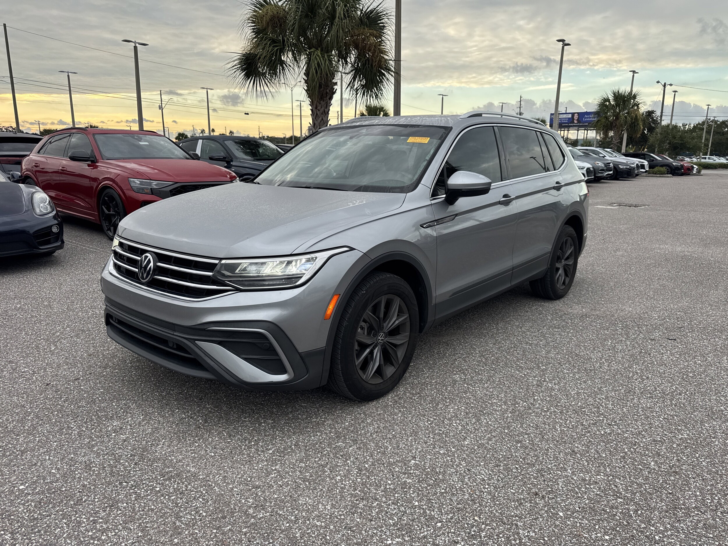 2022 Volkswagen Tiguan SE photo 2