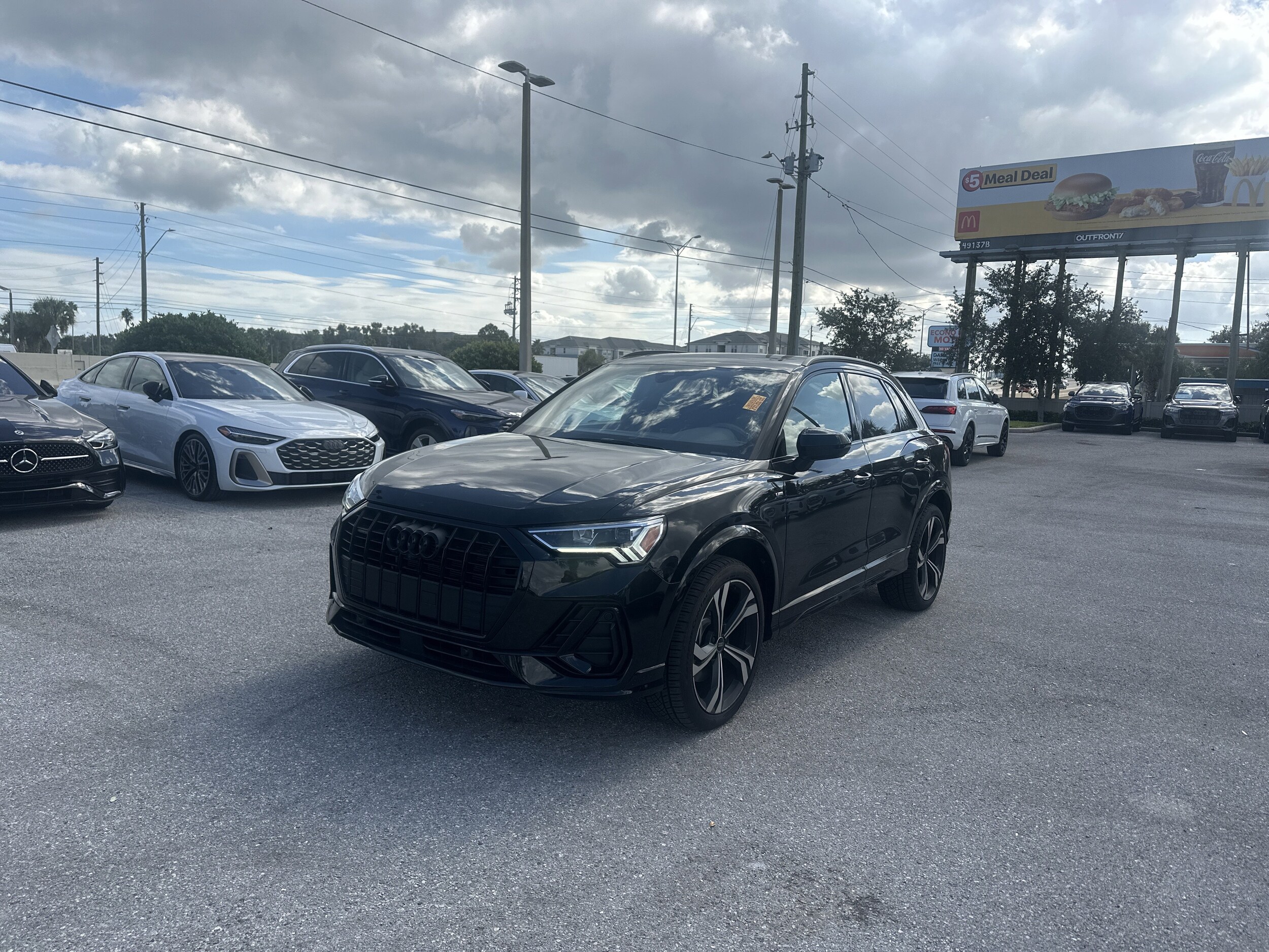 2023 Audi Q3 S line Premium Plus 45 TFSI photo 2