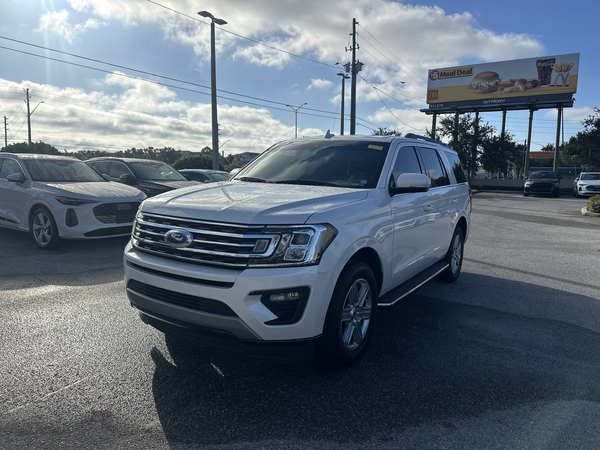 2019 Ford Expedition XLT photo 2