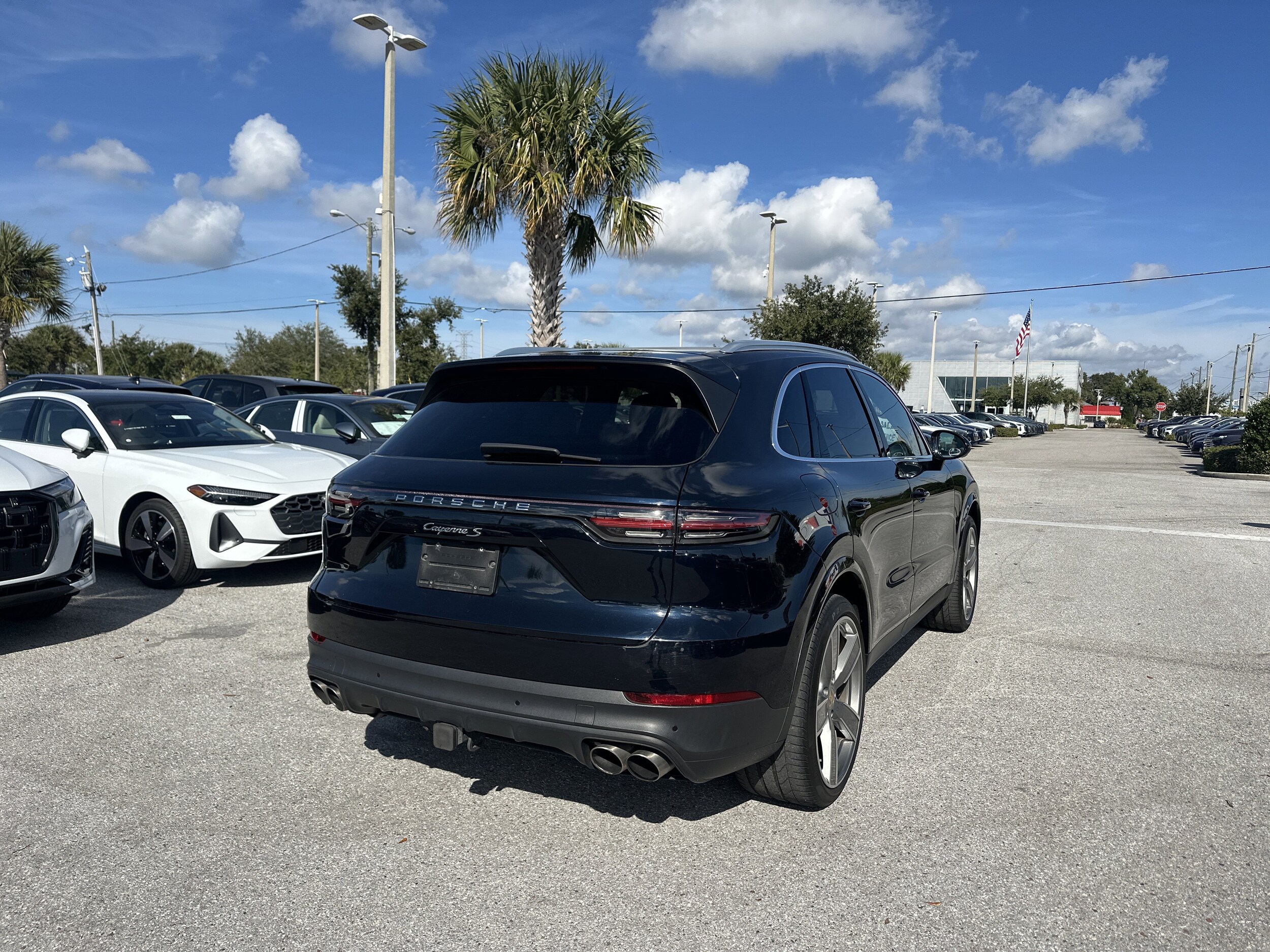 2020 Porsche Cayenne S photo 3