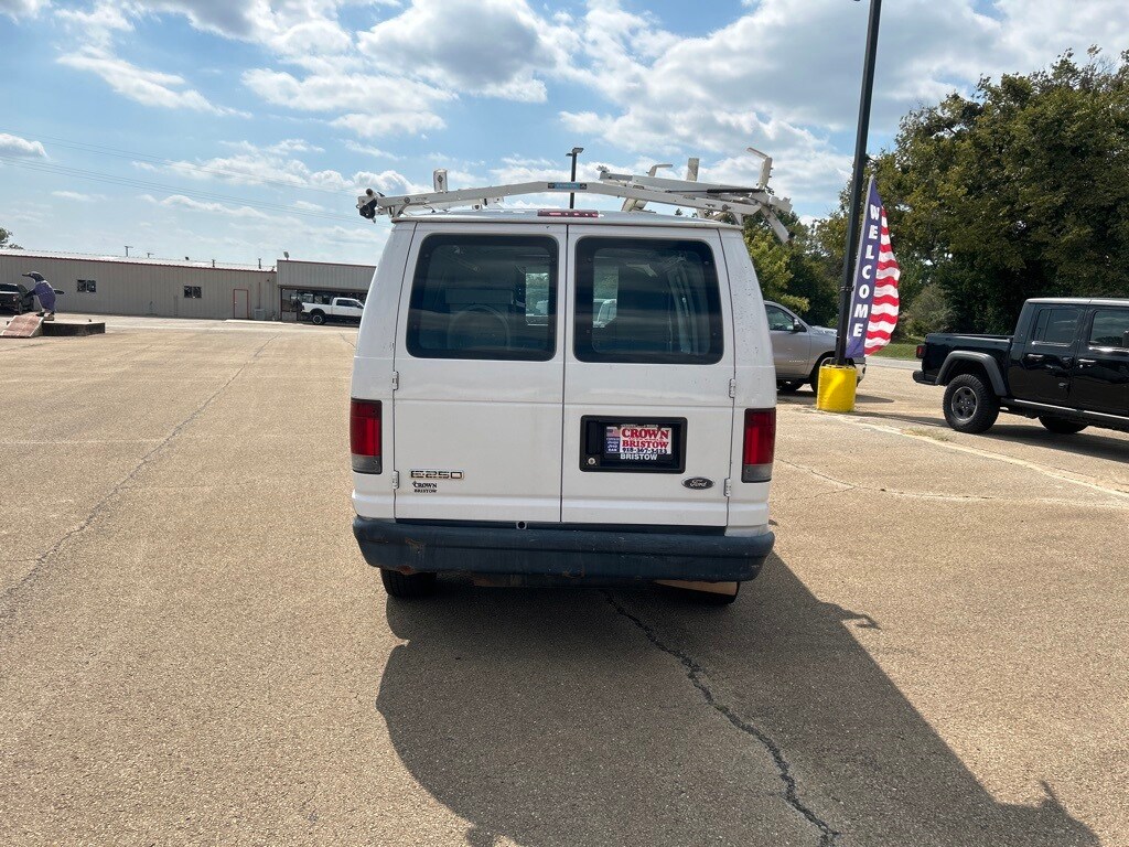 2010 Ford E-250 photo 4