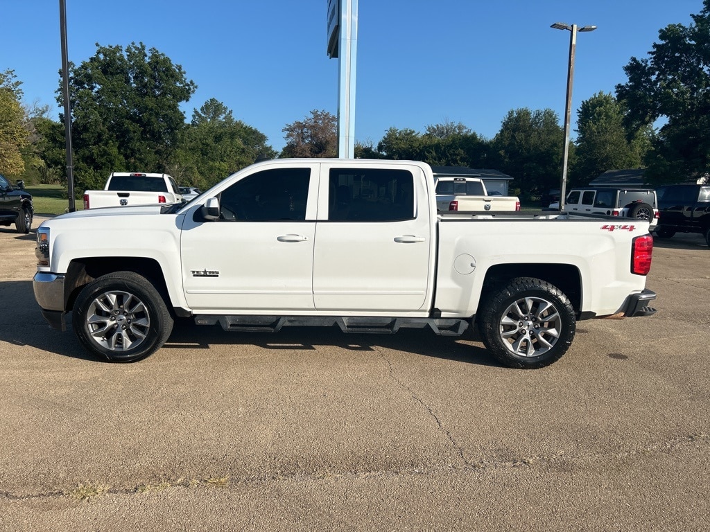 Used 2018 Chevrolet Silverado 1500 LT with VIN 3GCUKRECXJG573939 for sale in Bristow, OK