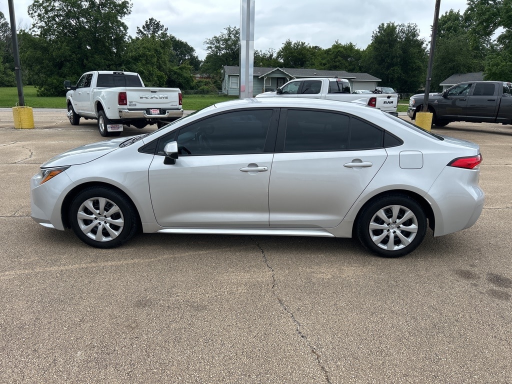 Used 2021 Toyota Corolla LE with VIN 5YFEPMAE2MP219606 for sale in Bristow, OK