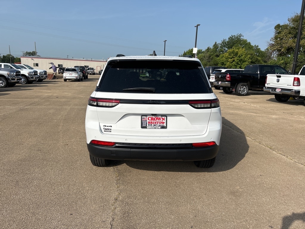 2024 Jeep Grand Cherokee Altitude photo 4