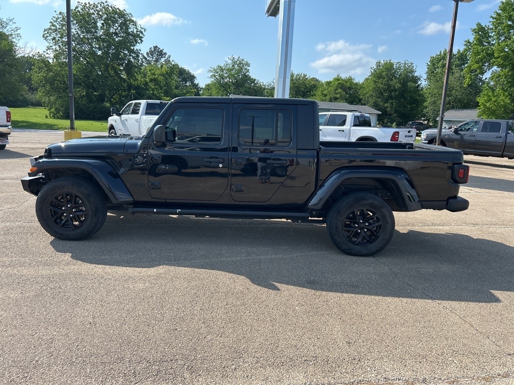 Used 2022 Jeep Gladiator Sport S with VIN 1C6JJTAM6NL152897 for sale in Bristow, OK